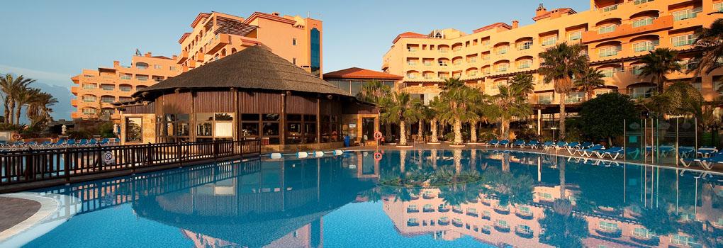 hotel-elba-sara-fuerteventura-pool-and-bar